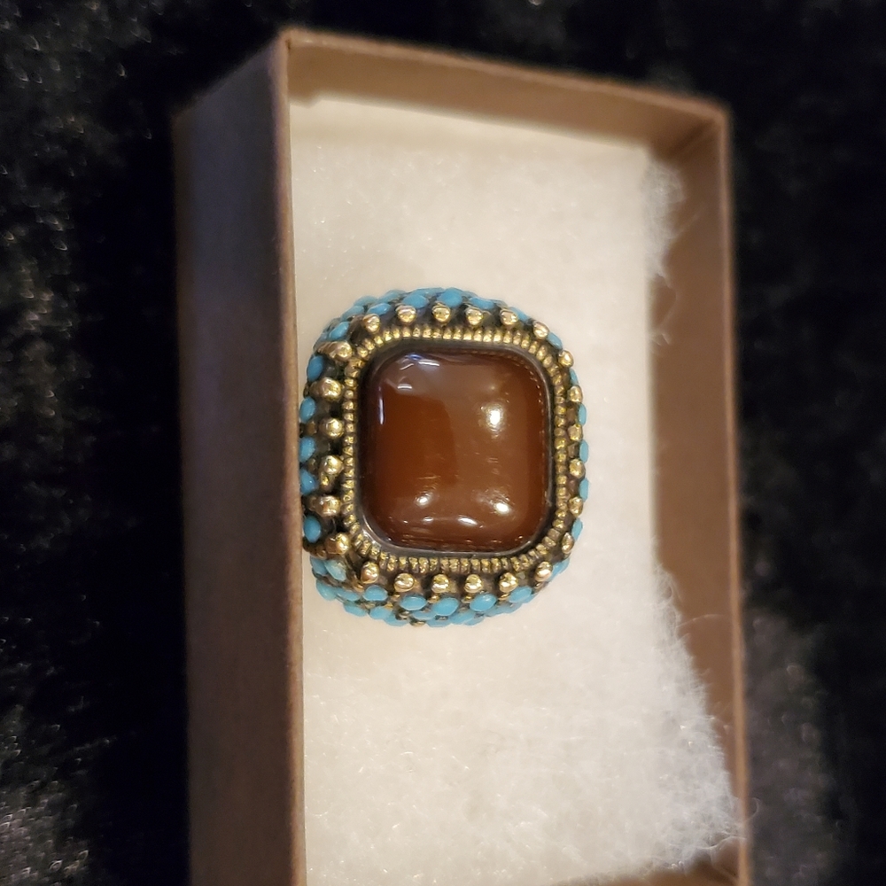 Fun gold tone ring with brown and blue beaded stones size 9